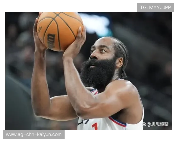 哈登反击上篮,快船进攻节奏快速推进:速度与智慧在赛场的商业化叙事 哈登反击上篮,快船进攻节奏快速推进:速度与智慧在赛场的商业化叙事