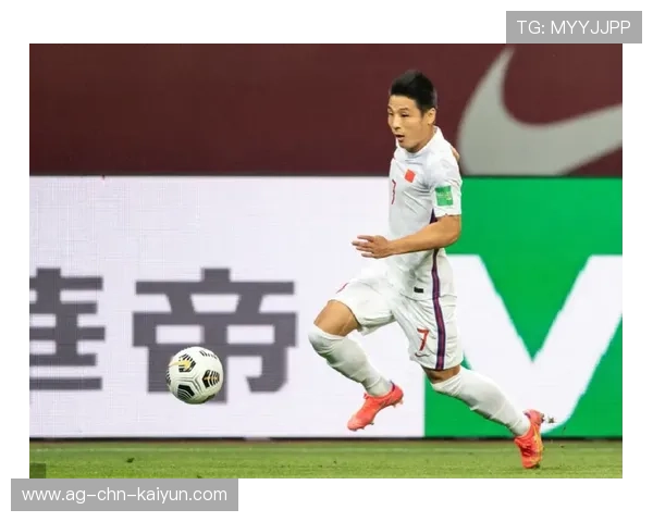 武磊反跑接球抽射入网现场掌声不断